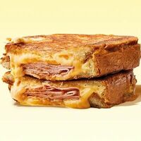 Гриль Чиз с тамбовским окороком и сыром чеддер в Ketch Up