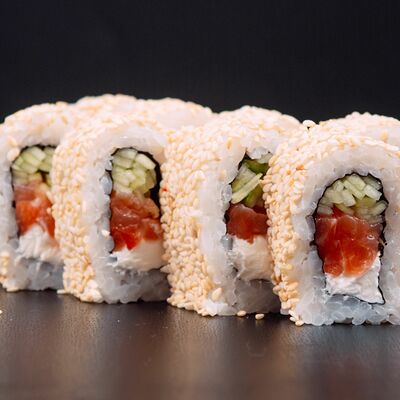 Ролл аляска в Royal fish по цене 325 ₽