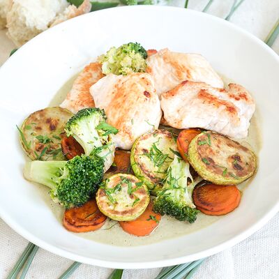 Индейка с овощами и ореховым соусом в Kofefornia по цене 864 ₽