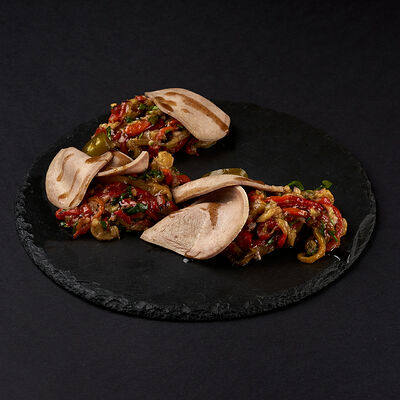 Салат-мангал с томленым говяжьим языком в ЛАЛИКО ГРУЗИНСКАЯ КУХНЯ по цене 770 ₽