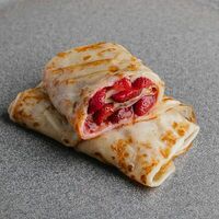Блин с клубникой в сиропе в БлиновЪ