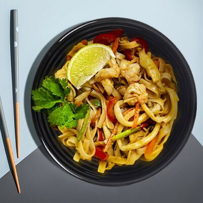 Вок том ям в Mad Chicken по цене 600 ₽