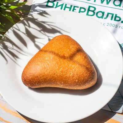 Пирожок печеный с капустой в Винер Вальд по цене 80 ₽