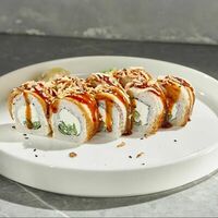 Ролл Канада с луком фри в Гастробар DOM