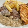Медальоны из говядины с овощами и соусом из белых грибов в Old Whale pub по цене 1400
