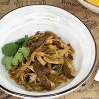 Лапша удон с говядиной и грибами в Ринго Белз