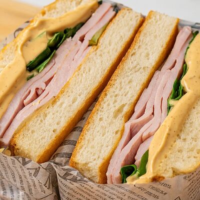 Сэндвич с ветчинойв Сметанин Пицца по цене 499 ₽