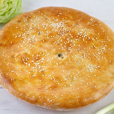 Осетинский пирог с капустой и луком в Пекарня Кулинария Пиццерия ОБОЖАЮТВСЕ! по цене 999 ₽