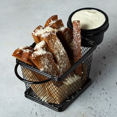 Чесночные гренки с сыром в Люди в Баре по цене 280 ₽