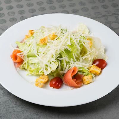 Салат Цезарь с лососем в ПУРИ & МАНИЯ PREMIUM ГРУЗИЯ по цене 790 ₽