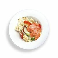 Салат Цезарь с лососем в Шашлыкоff