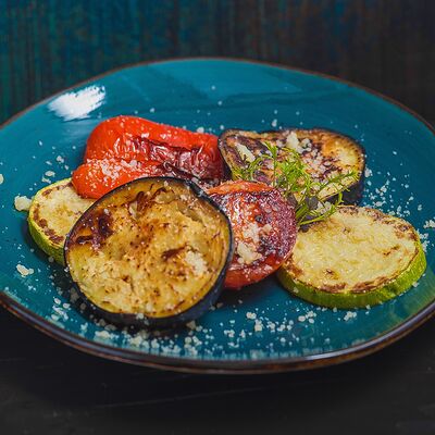 Овощи гриль с сыром в Длинный нос по цене 350 ₽