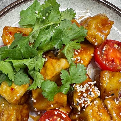 Теплый салат с баклажанами и томатамив Mr.Mao по цене 420 ₽