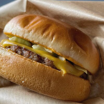 Чизбургер в Amigoos по цене 280 ₽