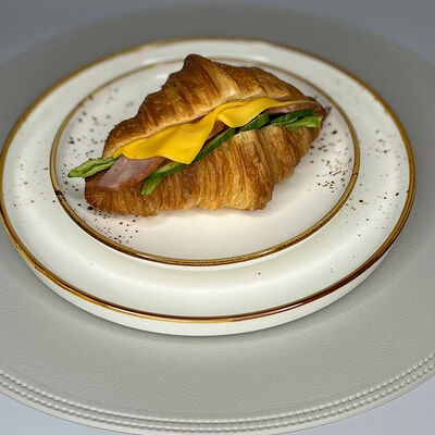 Круассан Ветчина с сыром в Coffee Way по цене 465 ₽