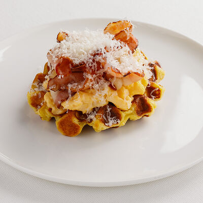 Скрембл с беконом на картофельной вафле в Harvest по цене 850 ₽