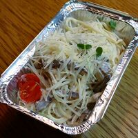 Паста с говядиной, луком и вешенками в Винный бар Виновен!