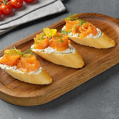 Брускетты с лососем в Море Есть по цене 950 ₽