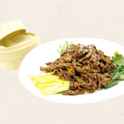 Свинина по-пекински со свежим огурцом и луком-пореем в Золотая панда по цене 1586 ₽