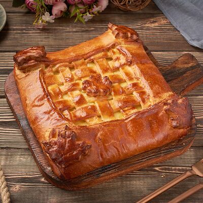 Пирог с картофелем и сыром сулугуни в Ватруш пекарня-кондитерская по цене 890 ₽