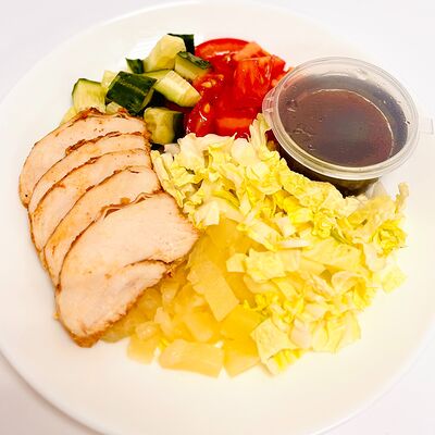 Салат Лёгкий с курицей в Привет, Десерт! по цене 270 ₽