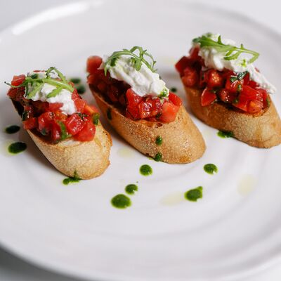 Брускетта с томатами и бурратой в The Times Home по цене 770 ₽