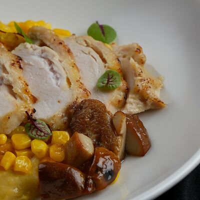 Куриная грудка с кукурузой и грибами в Черная река по цене 810 ₽