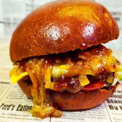 Бургер барбекю Jack Daniels в Papa Hop по цене 595 ₽