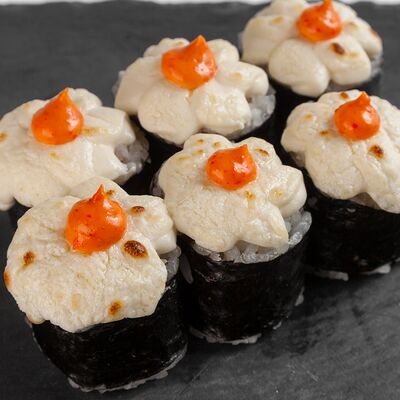 Ролл запеченный с тунцом в Underground Sushi City по цене 380 ₽