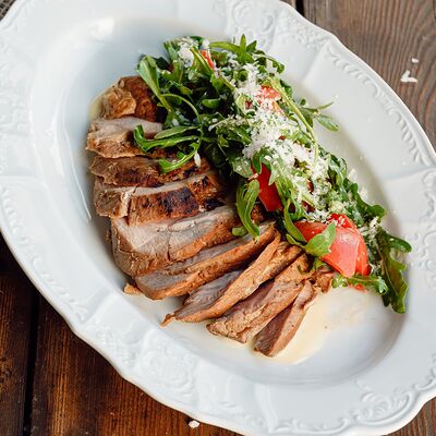 Бедро индейки с томатами в BarVilla по цене 5390 ₸