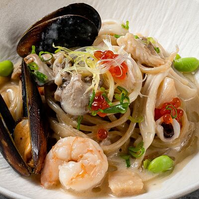 Лапша с морепродуктами в сливочном соусе в Japan Corner по цене 1950 ₽