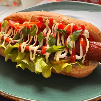 Хот-дог Классический с говяжьей сосиской в Адельфия по цене 230 ₽