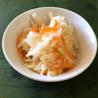 Салат из квашеной капусты в Кафе ламанча по цене 100 ₽