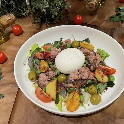 Нисуаз с консервированным тунцом в De Paris БИСТРО по цене 795 ₽