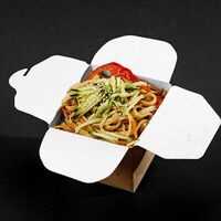 Удон с курицей и беконом в Yellow Chicken