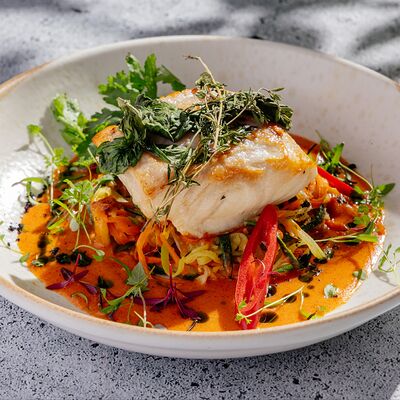 Пестрая зубатка с соусом том ям в Rose Mary по цене 980 ₽