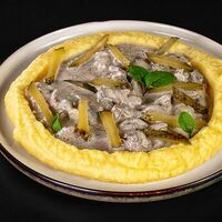 Бефстроганов с трюфельным соусом в MOS Lounge & Bar