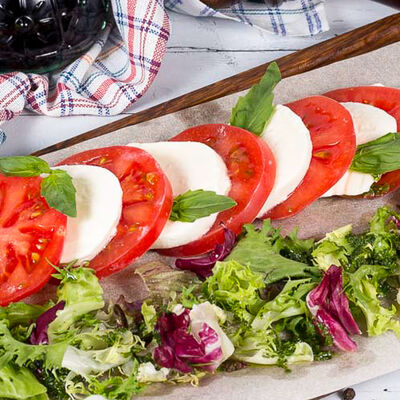 Салат Капрезе в Луиджи & Тосё по цене 359