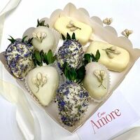 Набор из клубники в шоколаде и чизкейков №6 в Con Amore