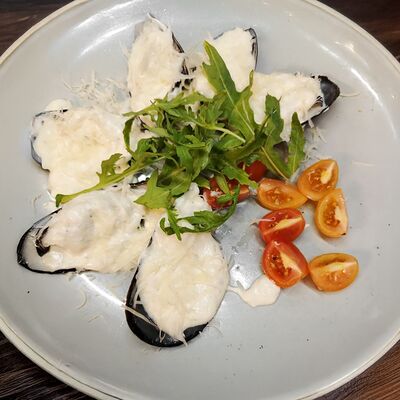 Мидии в сливочном соусе с пармезаномв Rezept по цене 975 ₽