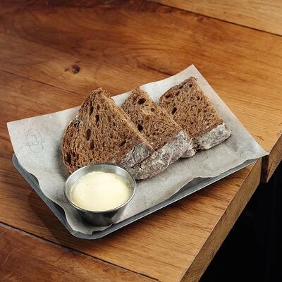 Черный хлеб с маслом в Гент по цене 180 ₽