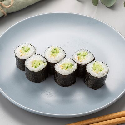 Мини-ролл с огурцом в Суши хит по цене 262 ₽