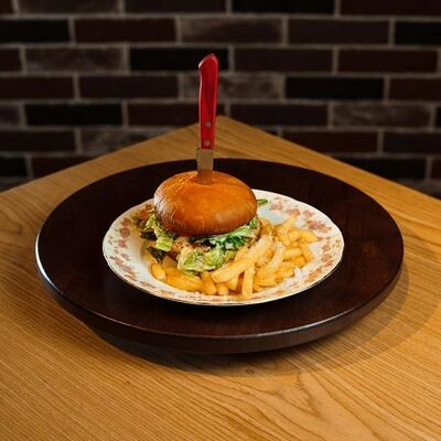 Чизбургер с ореховым салатом и картошкой фри в Спички по цене 820 ₽