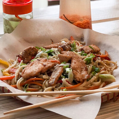 Лапша удон с индейкой в Starwok по цене 460