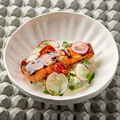 Форель в цитрусовой глазури со спагетти из кабачка и брокколи в KITCHEN по цене 1750 ₽