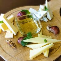 Сырная нарезка в Rocket