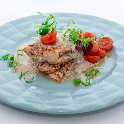 Индейка в луково-грибном соусе капучино в Daddys pub по цене 625 ₽