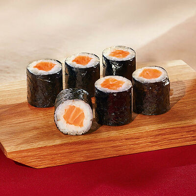 Маки с лососем в Тануки по цене 395 ₽