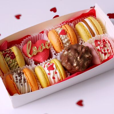 Макарон с разными вкусами XL ассорти с сердцем в Miracle bakery по цене 3390 ₽