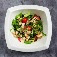 Салат с рукколой и креветками в Остерия Il Massimo